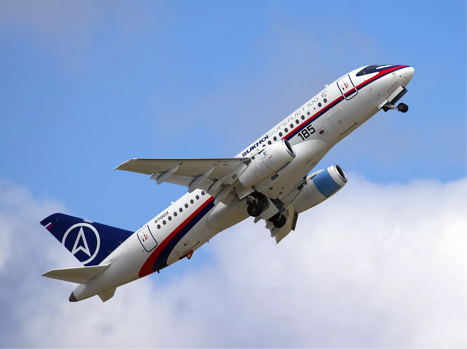 Документация на грузовые версии самолетов SSJ 100 будет оформлена к 2023 году